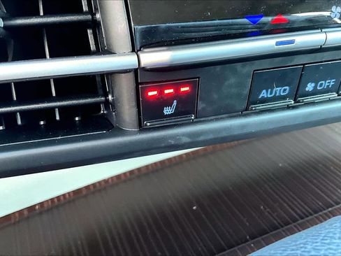 Certified 2023 Toyota Sienna XLE image 34