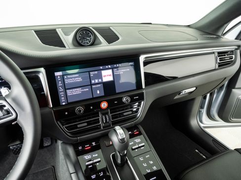 New 2026 Porsche Macan AWD/4WD image 13