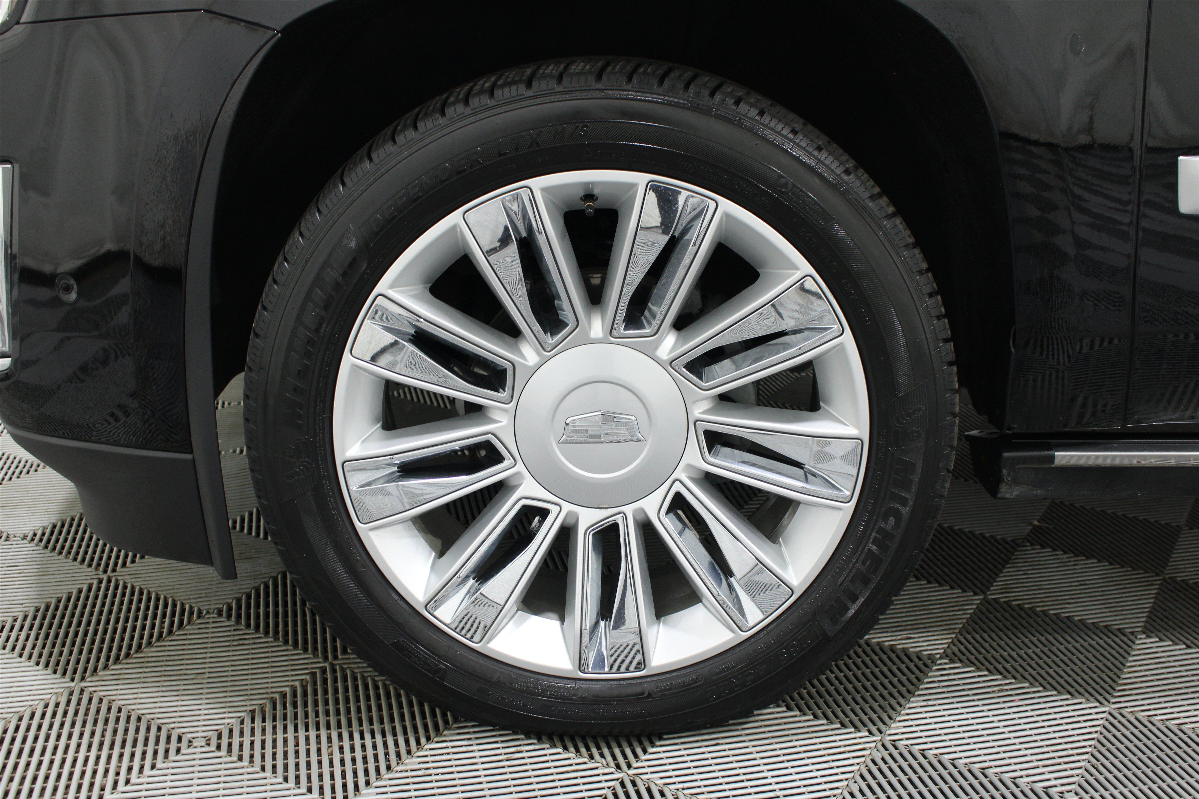 Used 2018 Cadillac Escalade Platinum AWD/4WD image 41