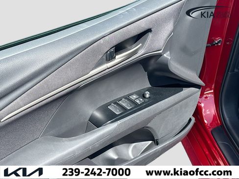 Used 2025 Toyota Camry LE w/ Convenience Package image 21