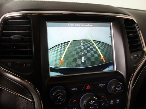 Used 2018 Jeep Grand Cherokee Summit AWD/4WD image 6
