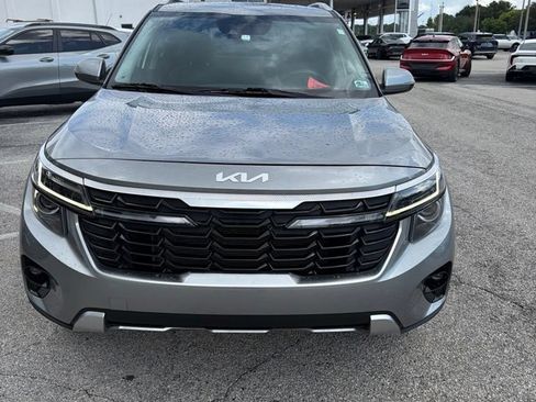 Certified 2024 Kia Seltos EX FWD image 3