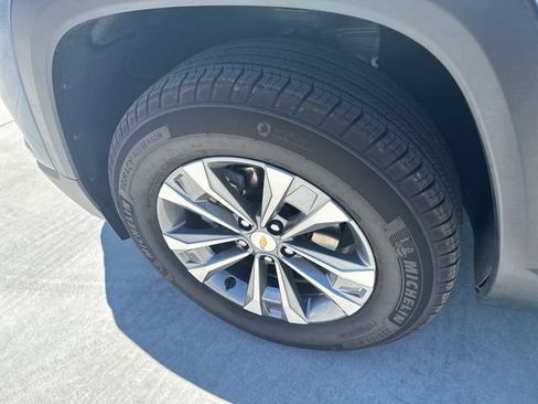 Used 2025 Chevrolet Equinox LT AWD/4WD image 23
