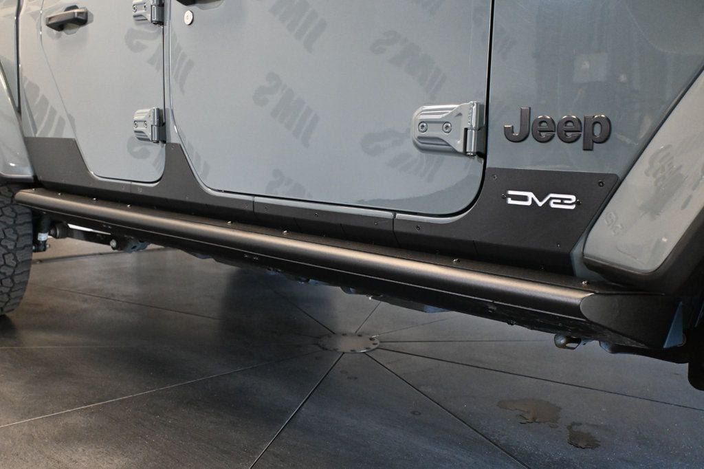 Used 2024 Jeep Gladiator Sport AWD/4WD image 10