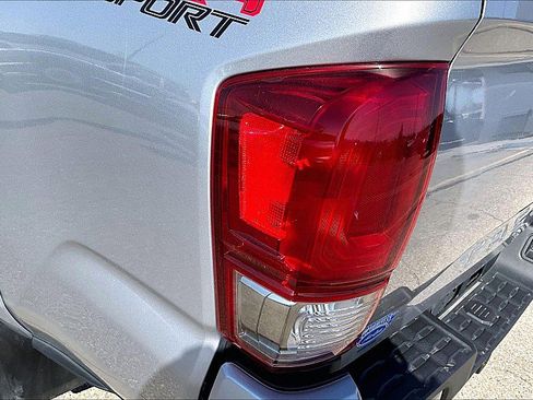 Used 2017 Toyota Tacoma TRD Sport w/ Tow Package (A/T) image 23