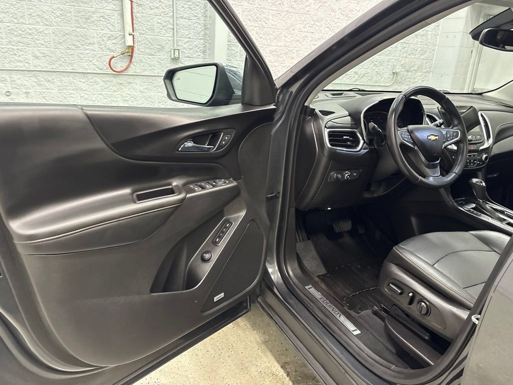Used 2021 Chevrolet Equinox Premier AWD/4WD image 13