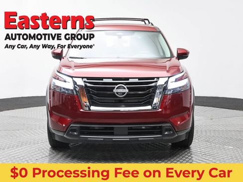 Used 2024 Nissan Pathfinder SV AWD/4WD image 2