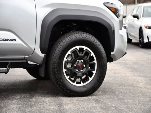 Used 2024 Toyota Tacoma TRD Off-Road w/ TRD Off Road Premium Package image 9