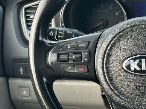 Used 2017 Kia Sedona LX w/ LX Essentials Premium Package image 20