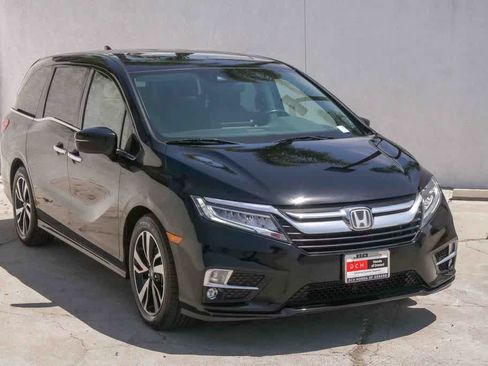 Used 2019 Honda Odyssey Elite image 3