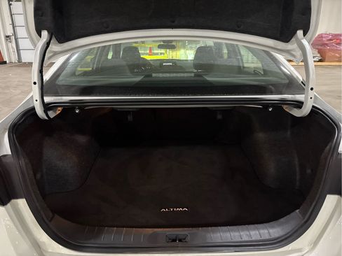 Used 2025 Nissan Altima 2.5 SV FWD image 7