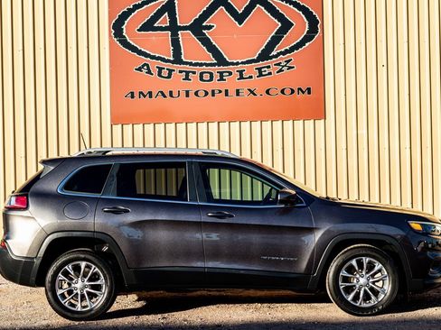 Used 2019 Jeep Cherokee Latitude Plus image 2