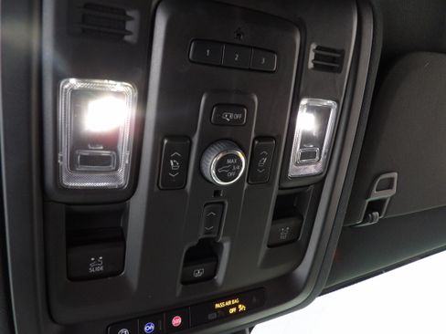 Used 2023 Chevrolet Tahoe Premier w/ Advanced Technology Package AWD/4WD image 18