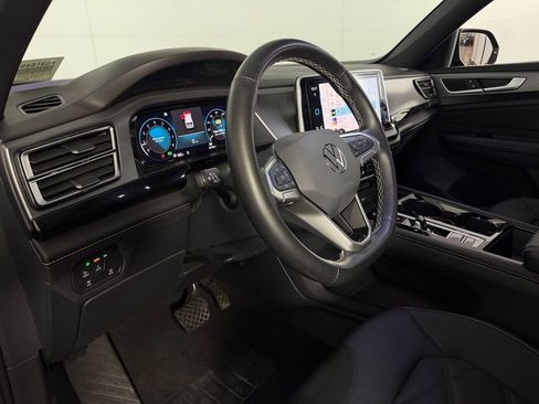 Used 2025 Volkswagen Atlas Cross Sport SE image 20