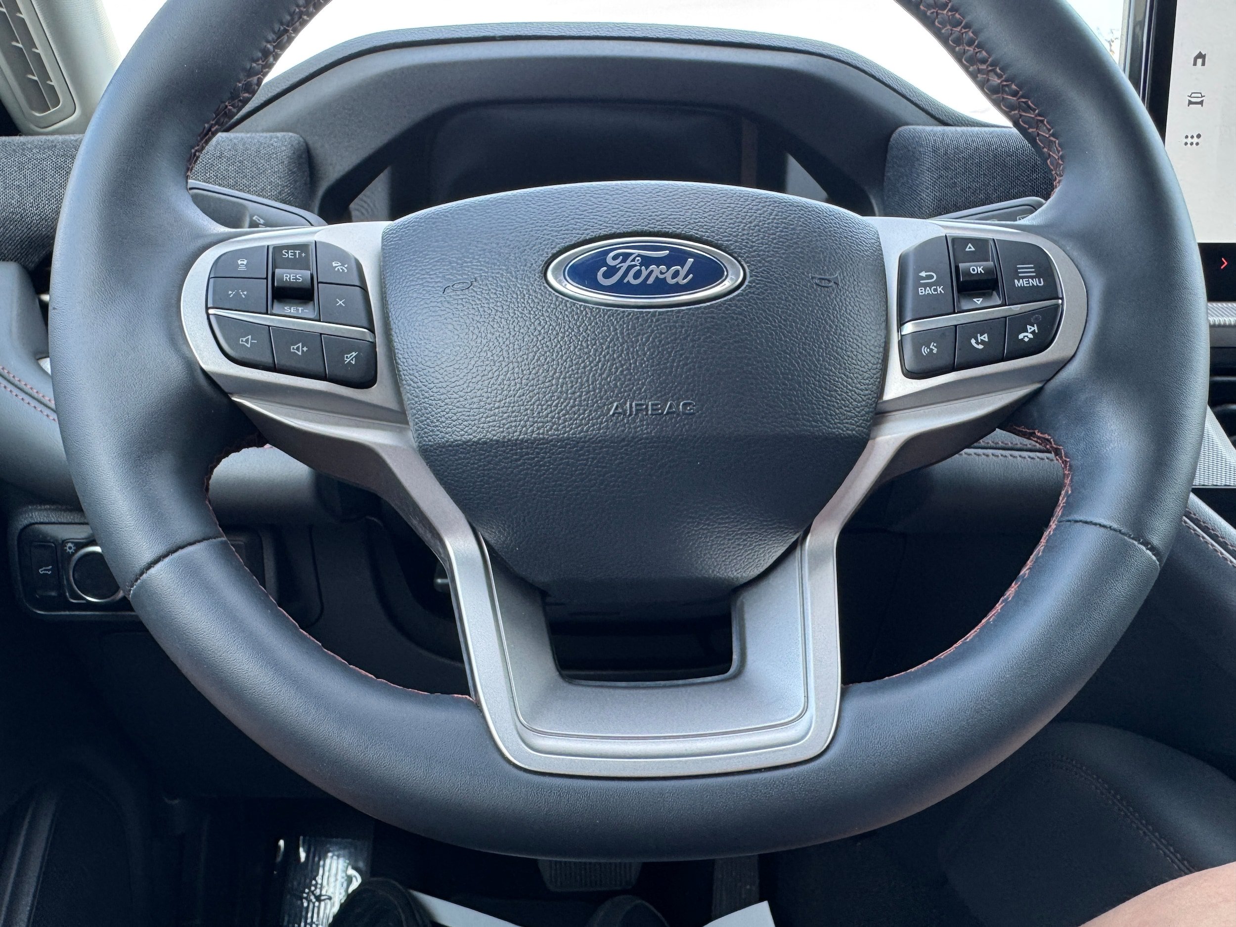 Used 2025 Ford Explorer Active RWD image 21