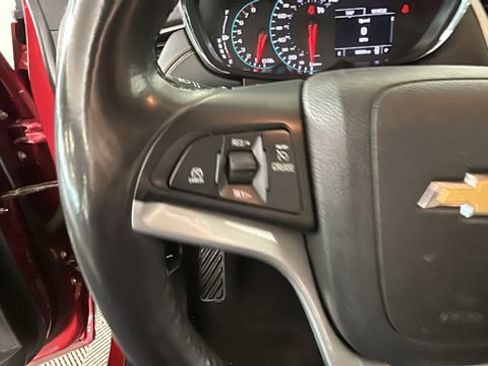 Used 2019 Chevrolet Trax LT w/ LT Convenience Package FWD image 16