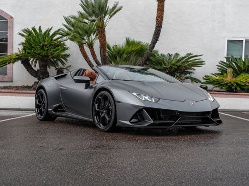 Used 2024 Lamborghini Huracan EVO image 34