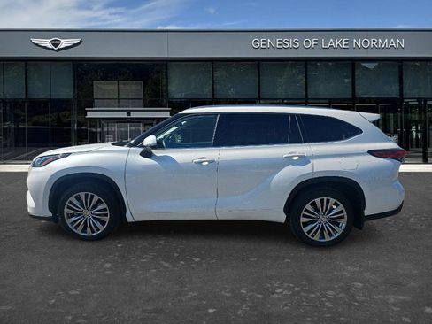 Used 2023 Toyota Highlander Platinum image 7
