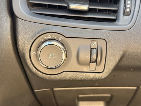Used 2019 Buick Envision Preferred FWD image 17