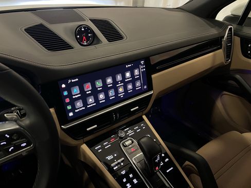 Certified 2022 Porsche Cayenne image 18