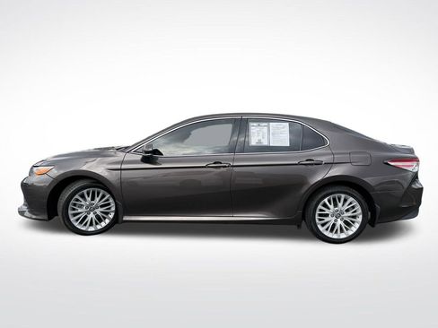 Used 2020 Toyota Camry XLE FWD image 9