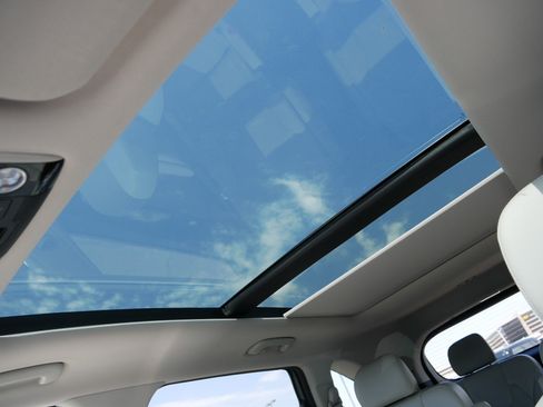 Certified 2023 Kia Sorento SX AWD/4WD image 32