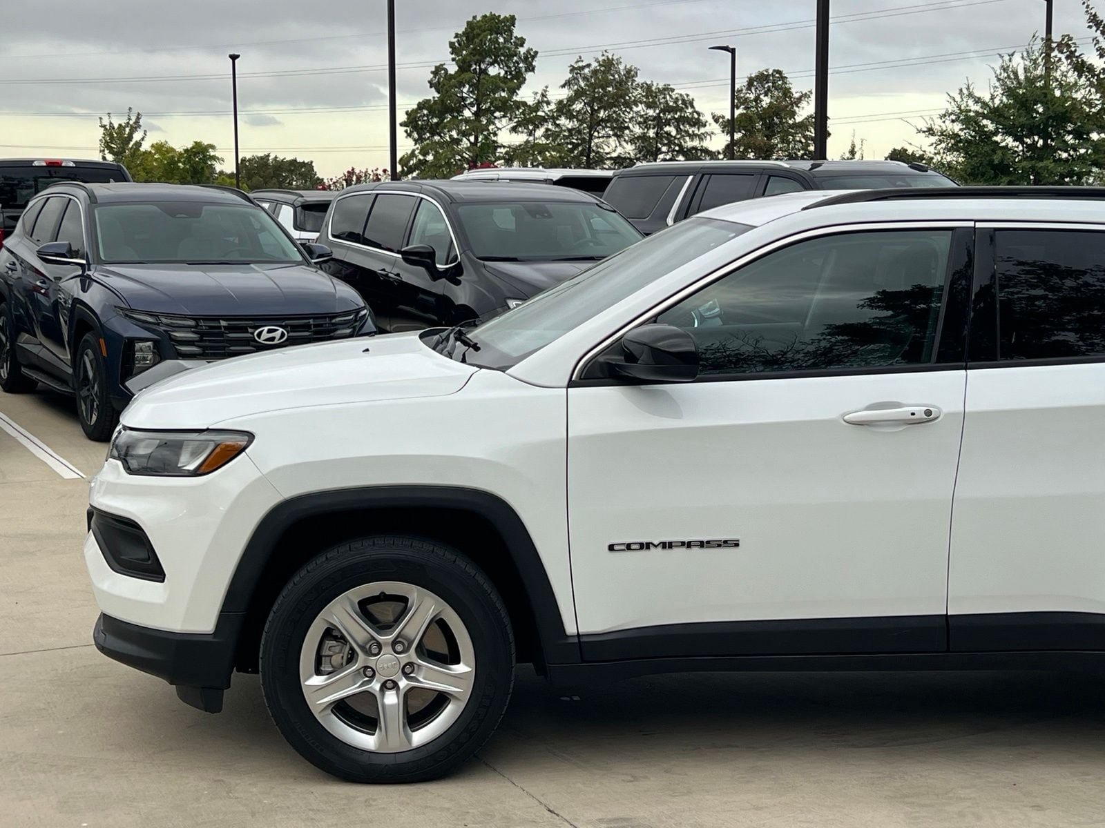 Used 2023 Jeep Compass Latitude w/ Convenience Group AWD/4WD image 7