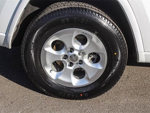 Used 2019 Jeep Grand Cherokee Altitude image 11