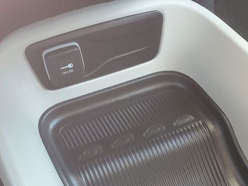 Used 2024 Chrysler Pacifica Limited FWD image 22