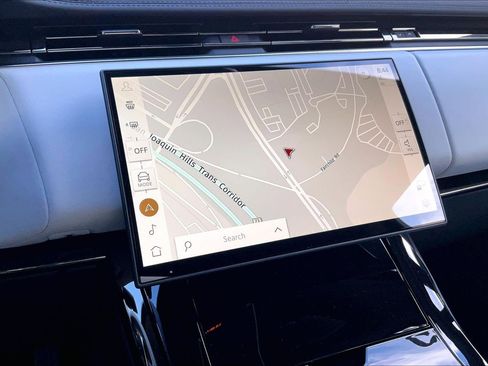 Used 2025 Land Rover Range Rover Sport image 5