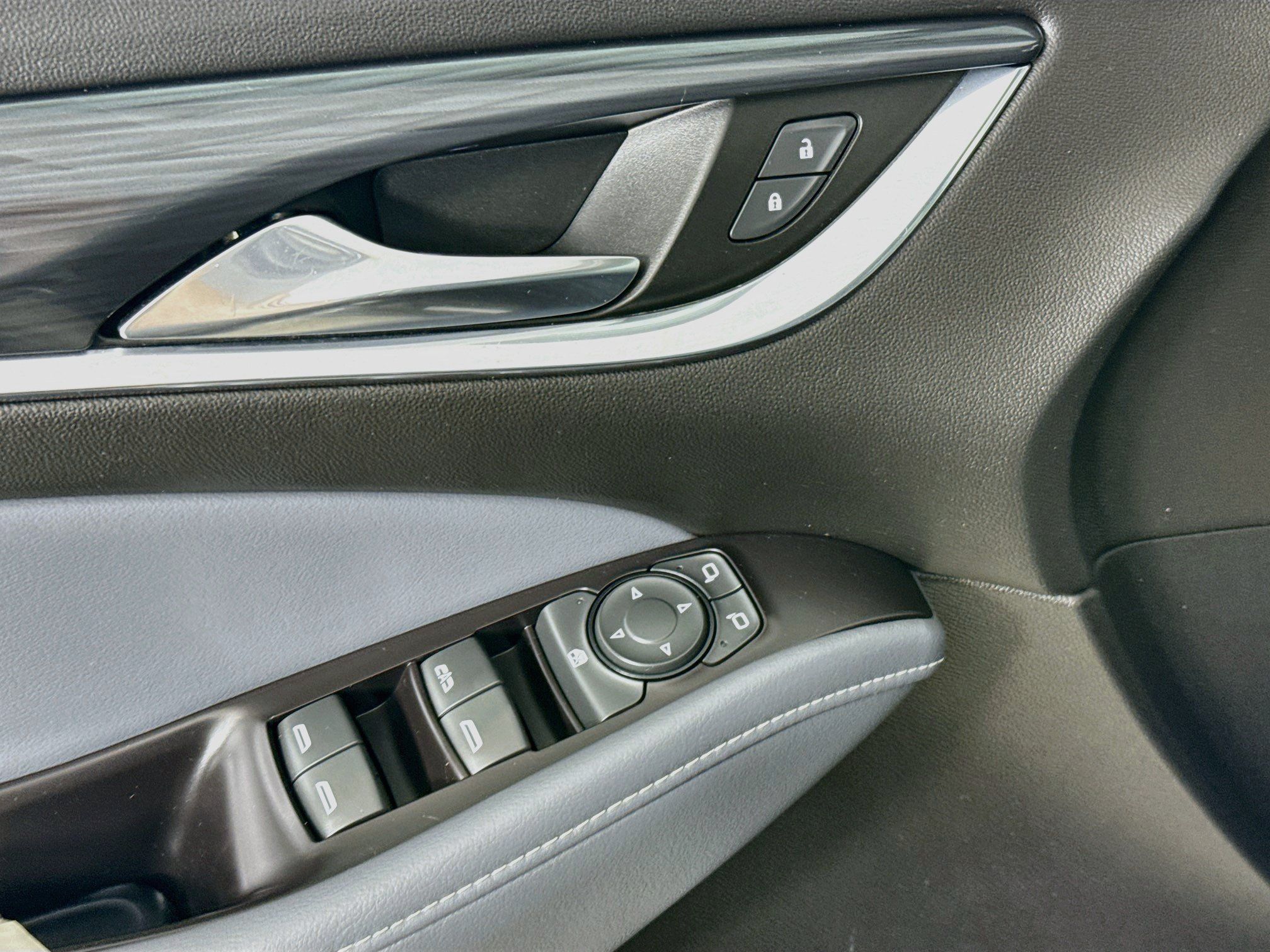 Used 2020 Buick Enclave Essence w/ Sun And Navigation Package FWD image 20