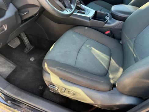 Used 2025 Toyota RAV4 XLE FWD image 15