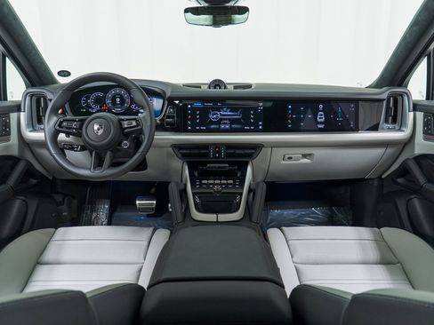 New 2026 Porsche Cayenne Turbo image 21