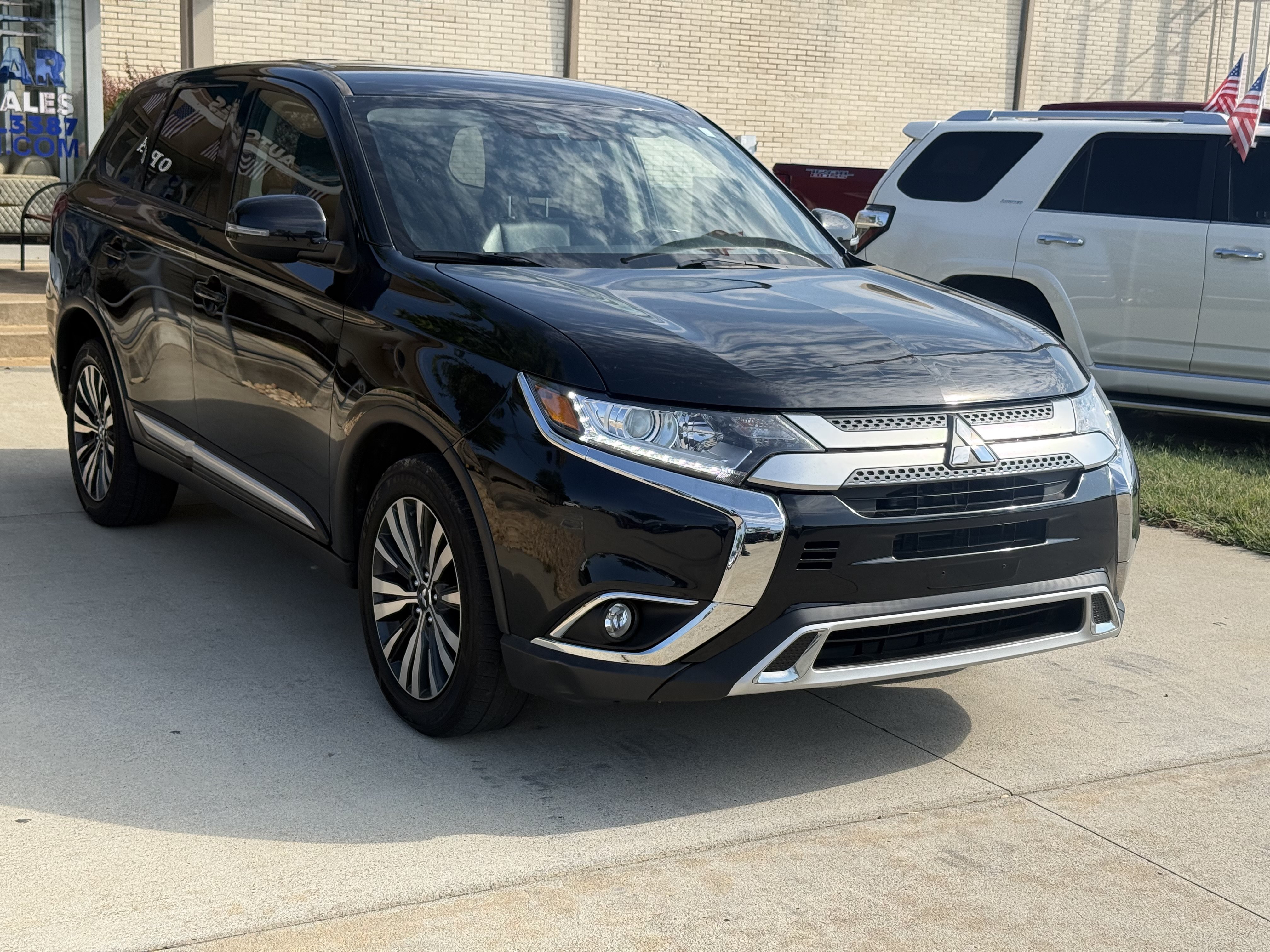 Used 2020 Mitsubishi Outlander SE AWD/4WD image 3