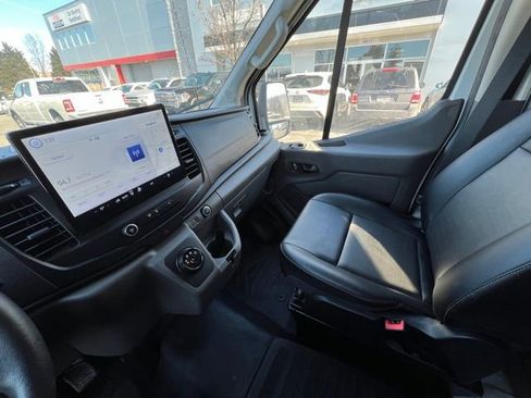 Used 2022 Ford E-Transit Medium Roof image 10