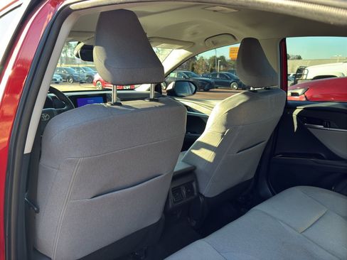 Used 2025 Toyota Camry LE w/ Convenience Package image 12