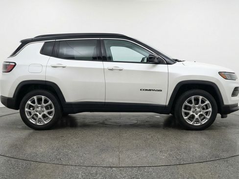 Used 2025 Jeep Compass Limited AWD/4WD image 11
