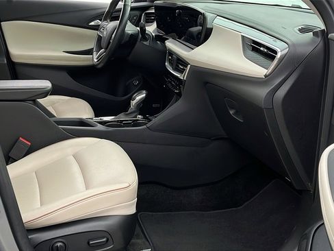 Used 2024 Buick Encore GX Avenir w/ Avenir Convenience Package image 5
