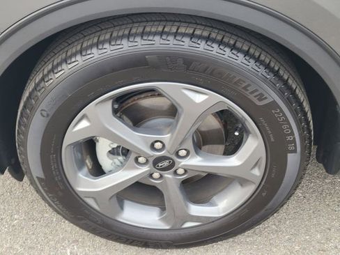 Used 2025 Ford Escape ST-Line w/ Cold Weather Package image 9