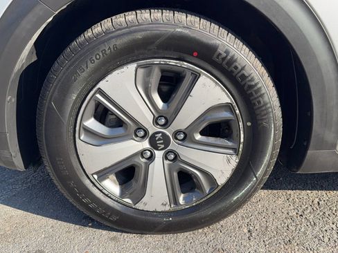 Used 2020 Kia Niro LX FWD image 14