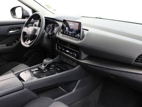 Certified 2026 Nissan Rogue SV FWD image 24