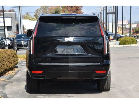 Used 2024 Cadillac Escalade Sport Platinum w/ LPO, ONYX Package image 5