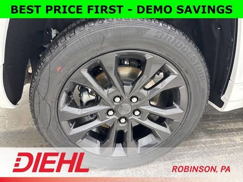 New 2026 Jeep Grand Cherokee L Limited image 8