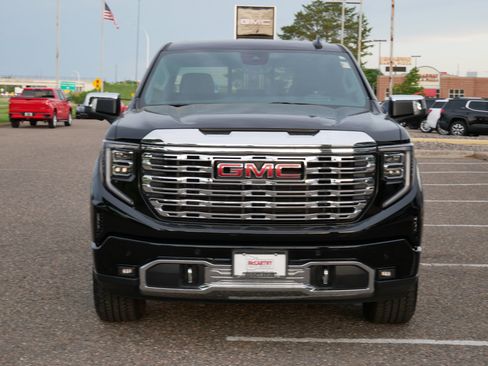 Used 2025 GMC Sierra 1500 Denali w/ Technology Package AWD/4WD image 4