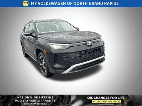 New 2026 Volkswagen Tiguan SE image 1