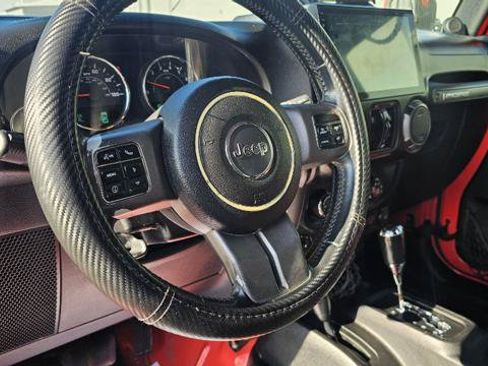 Used 2013 Jeep Wrangler Unlimited Sahara AWD/4WD image 14