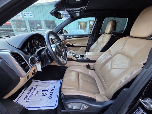 Used 2016 Porsche Cayenne AWD/4WD image 16