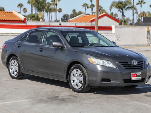 Used 2009 Toyota Camry LE FWD image 4