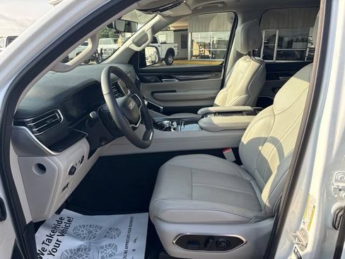 Used 2024 Jeep Wagoneer 2WD w/ Premium Group I image 12