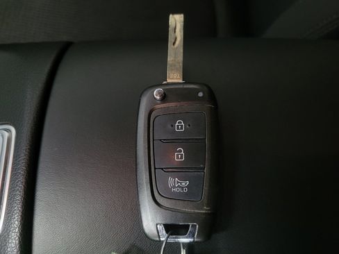 Used 2023 Hyundai Santa Fe SE image 32